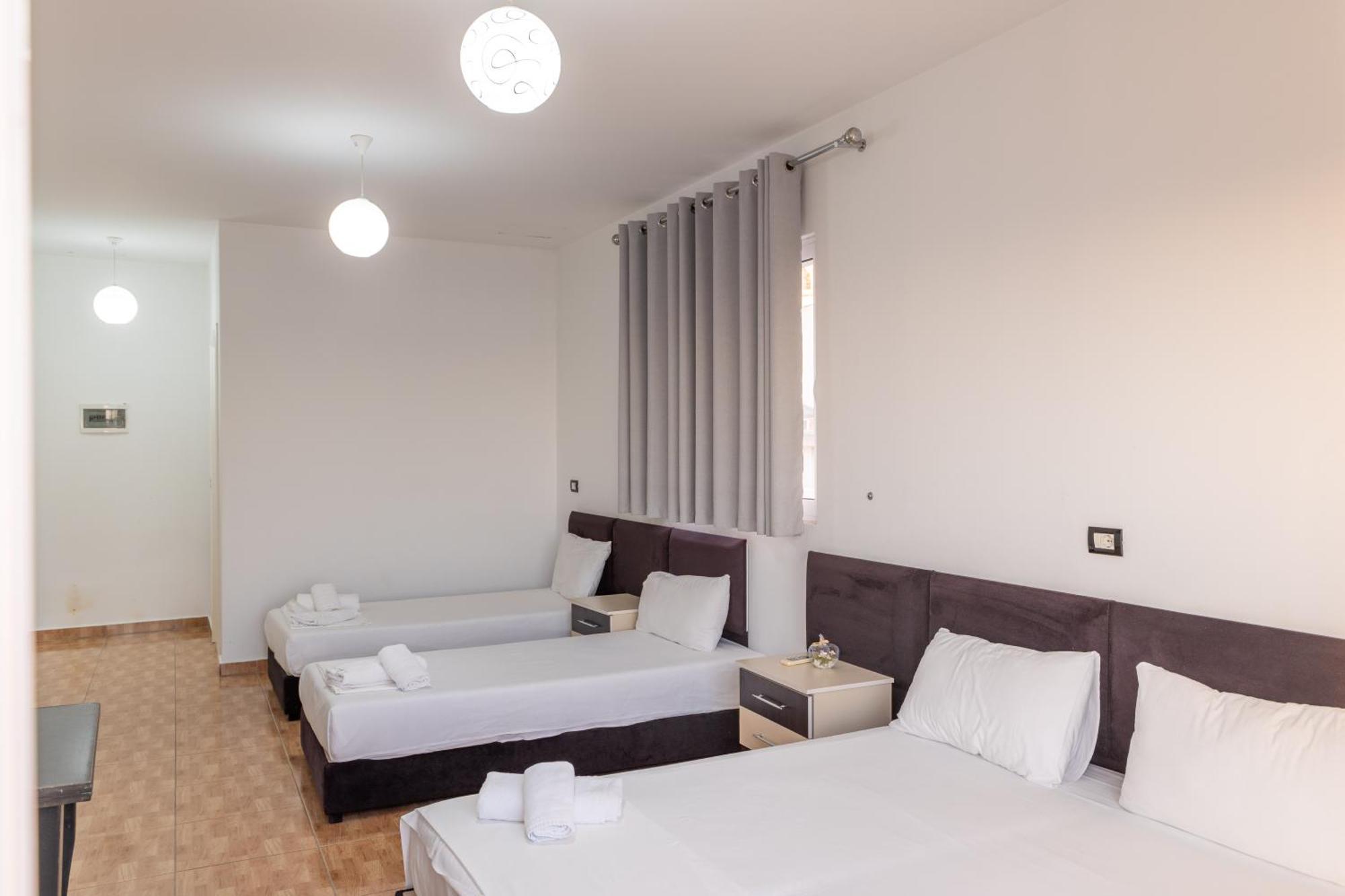 Hotel Myrtai - City Center Саранда Экстерьер фото