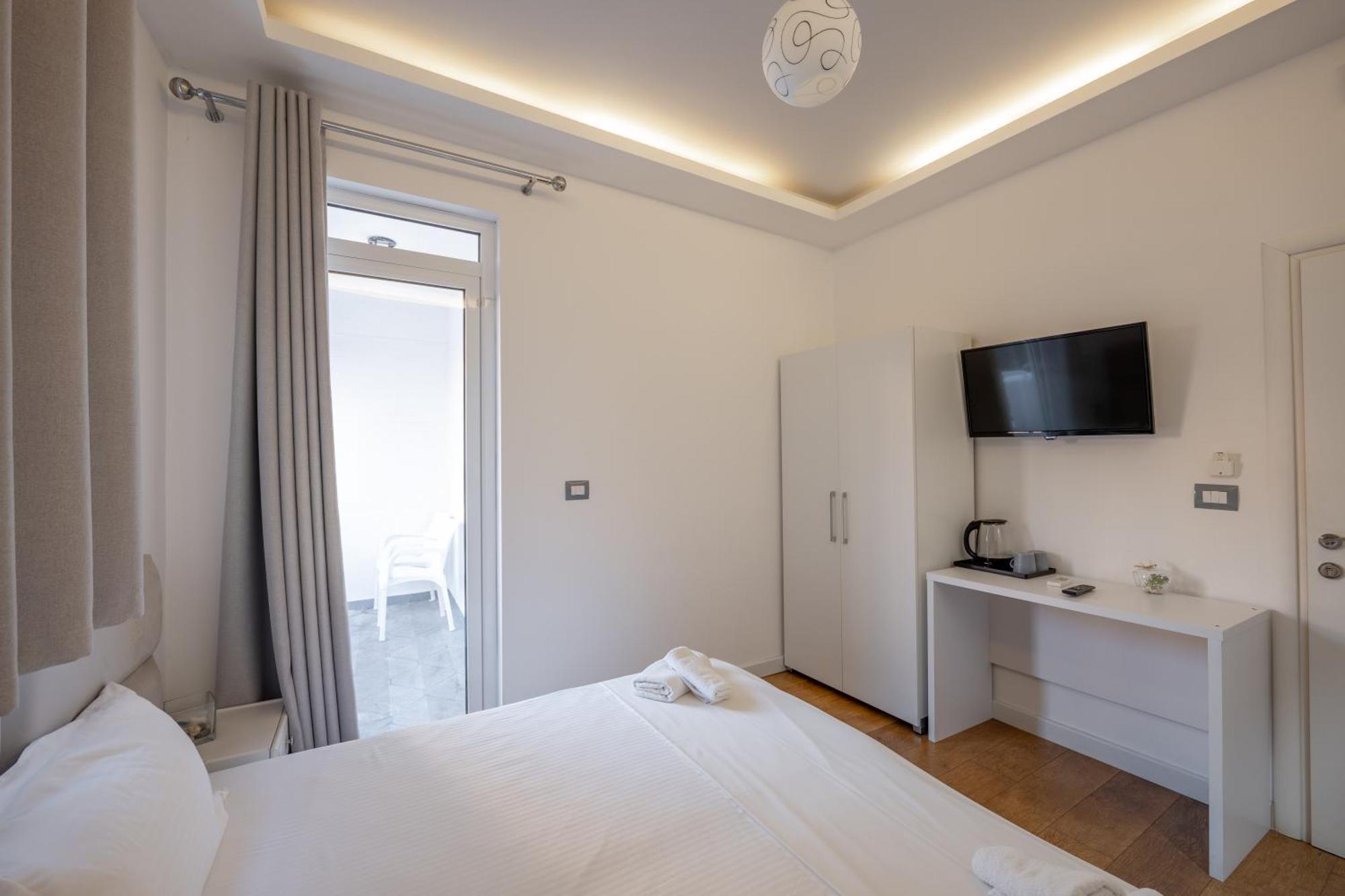Hotel Myrtai - City Center Саранда Экстерьер фото