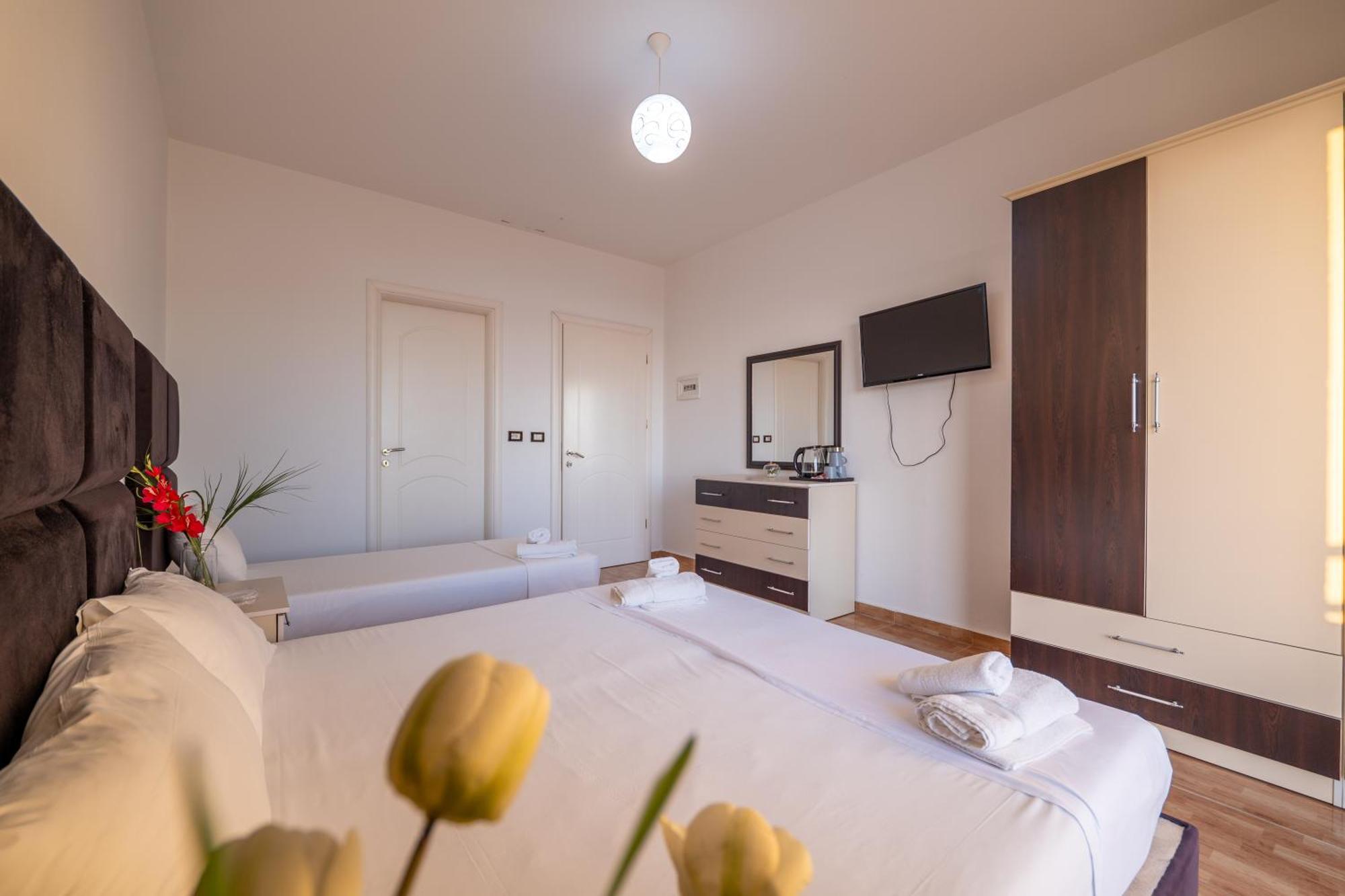 Hotel Myrtai - City Center Саранда Экстерьер фото