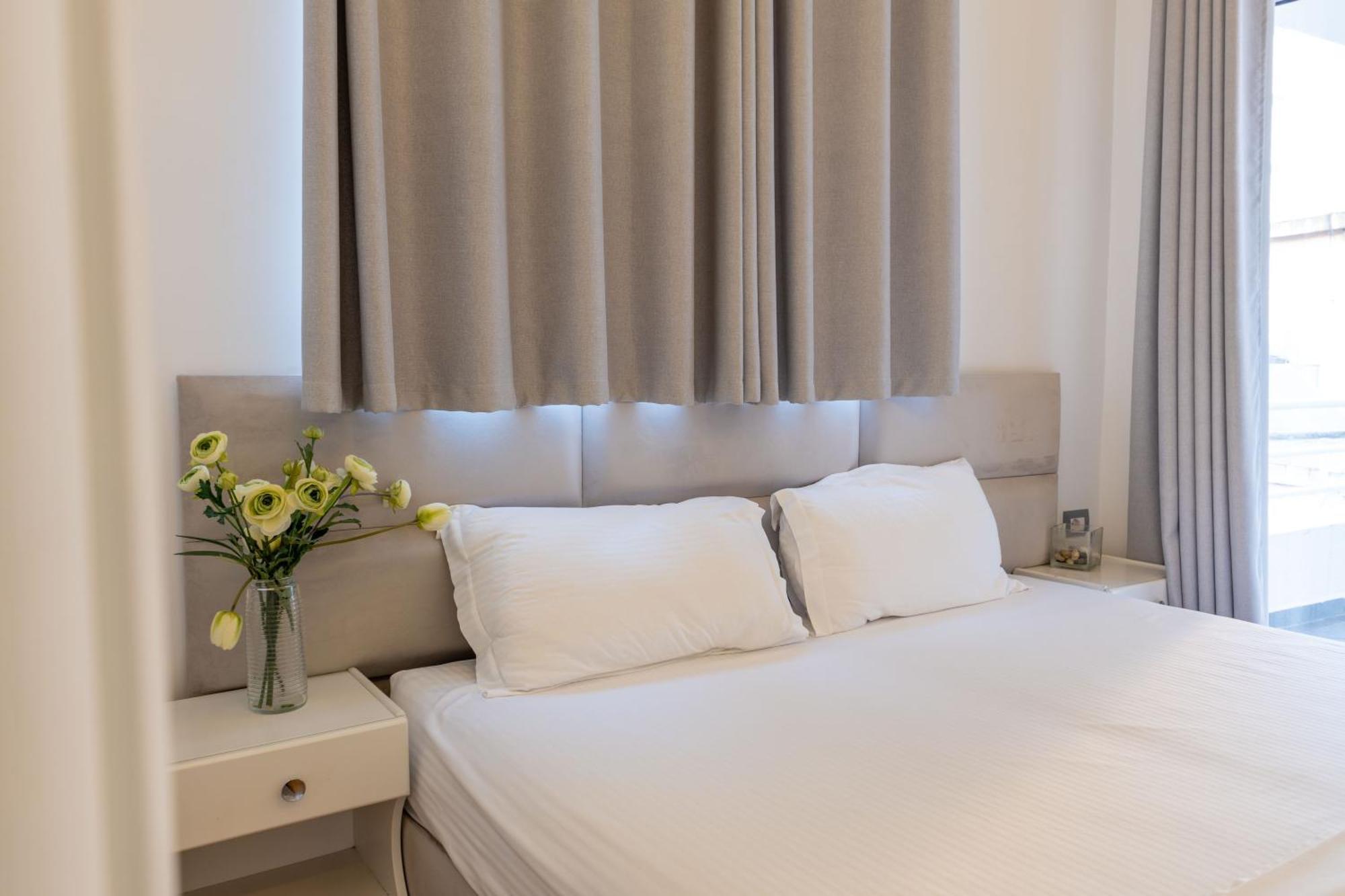 Hotel Myrtai - City Center Саранда Экстерьер фото